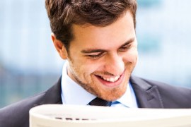 Chồng gặp quả báo vì cách sống tồi tệ với mọi người